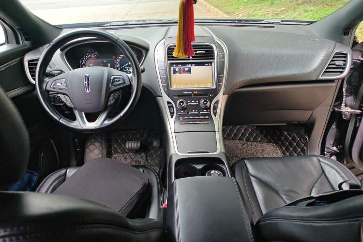 Used Lincoln MKX 2018 2.0T Two-Wheel Drive Deluxe Edition Center Console