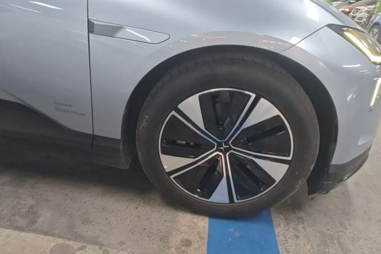 Used Polestar 4  Right Front Wheel Hub