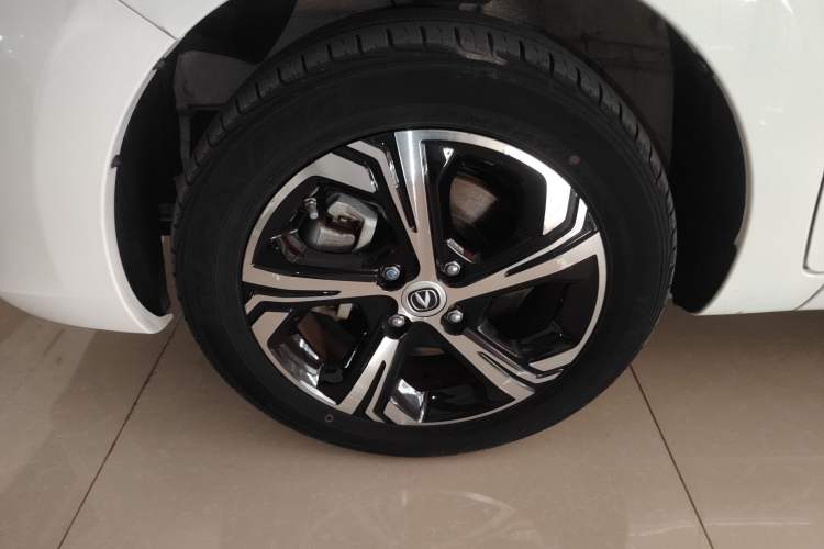 Used CHANGAN Benni E-Star 2022 Qingxin Edition Colorful Model Lithium Iron Phosphate Left Front Wheel Hub