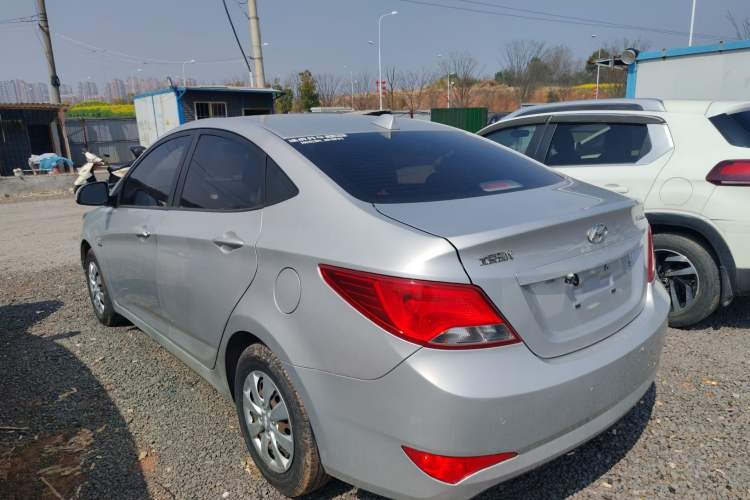 Used Hyundai Verna (older generation) 2014 1.4L Manual Smart GLS Trim Rear Left 45 Deg