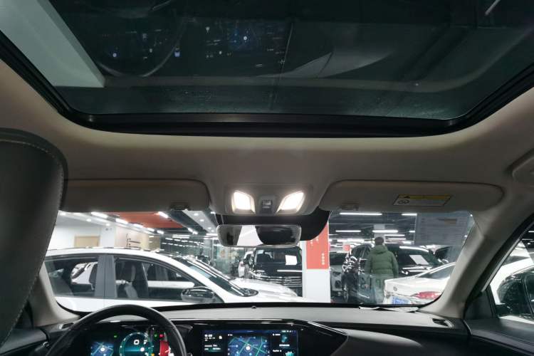 Used Dongfeng Aeolus Huge 2022 Mach Dual-Motor 1.5T MHD Dare-to-Dream Edition
