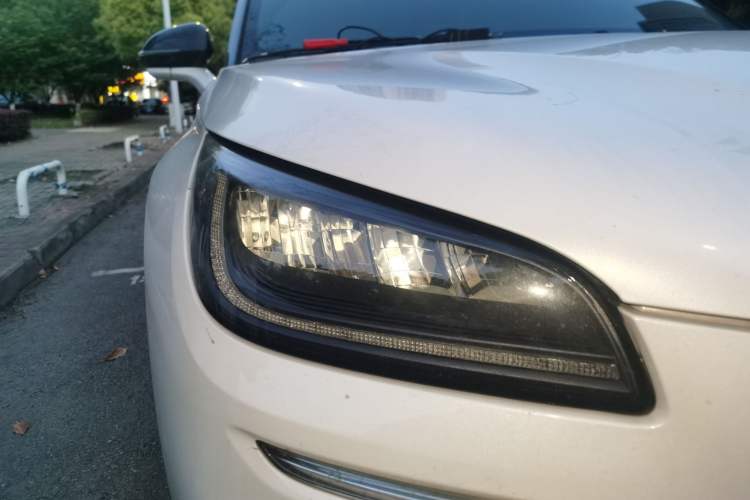 Used Lincoln Corsair 2021 2.0T Four-Wheel Drive Luxury Edition Right Front Headlight