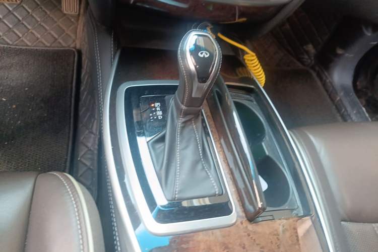 Used Infiniti QX60 2016 2.5 S/C Hybrid Two-Wheel-Drive Excellence Edition China V Standard