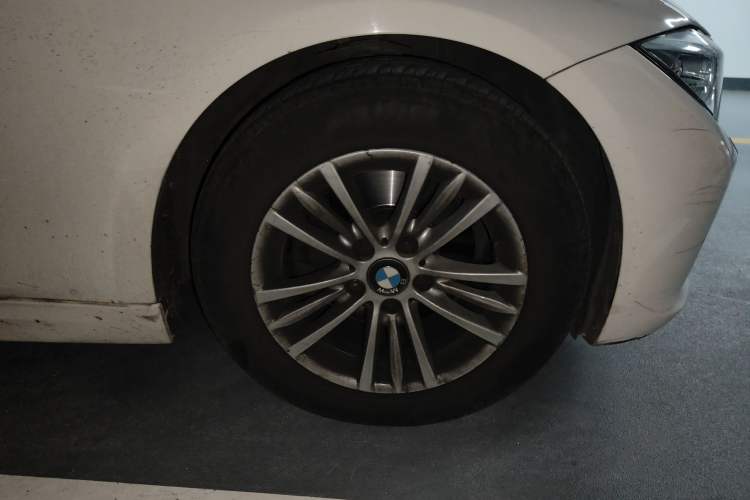 Used BMW 3 Series 2015 320Li Fashion Model
