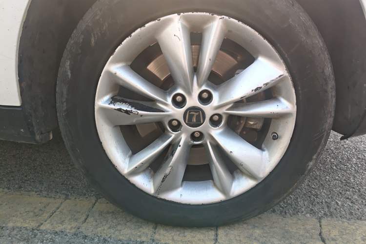 Used Luxgen Great 7 SUV 2014 2.2T Two-Wheel-Drive Smart Version Right Front Wheel Hub