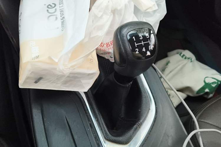 Used GAC Trumpchi GS4 2016 235T Manual Luxury Edition Gear Lever