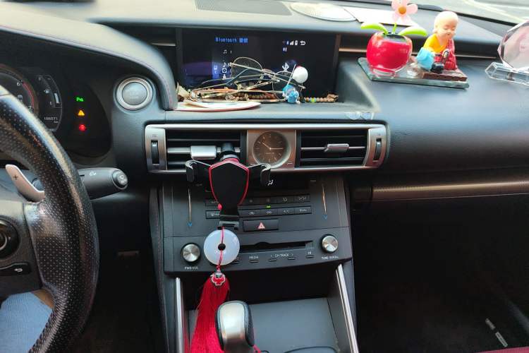 Used Lexus IS 2015 200t F SPORT
