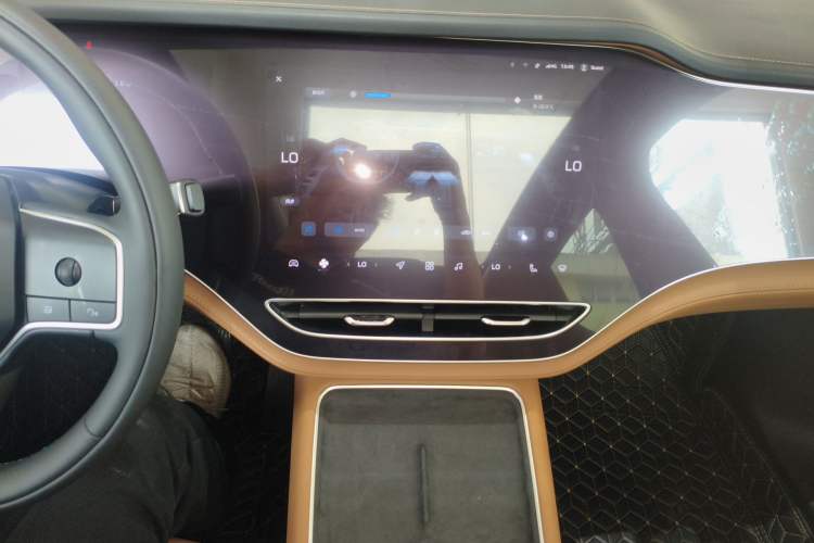 Used Rising R7 2025 Model Urban Edition Audio And AC Panel