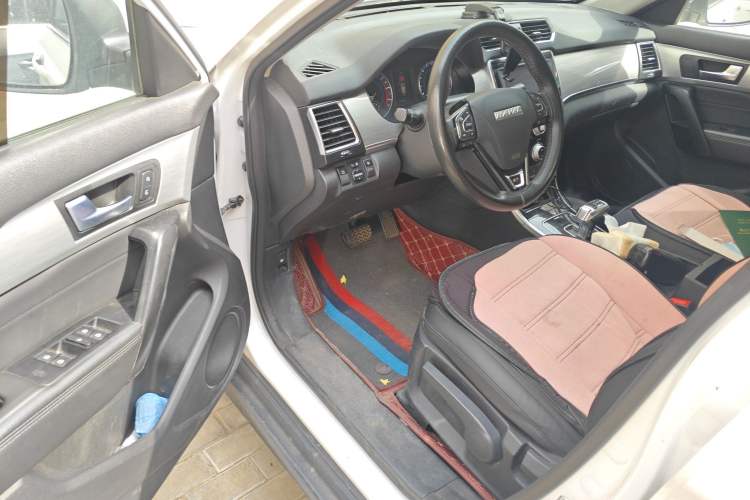Used Haval H2 2018 Chuanxiang Edition 1.5T Dual-Clutch Two-Wheel Drive Fashion Model China V Standard Driver Seat