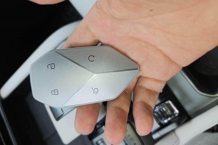 Used Formula Leopard Titanium 3 2025 501KM All-Wheel Drive Intelligent Driving Ultra Version Interior 1