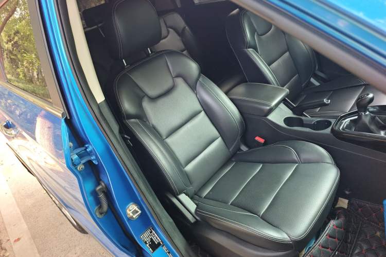 Used Dongfeng Fengon S560 2018 1.8L Manual Urban Model 7 Seats