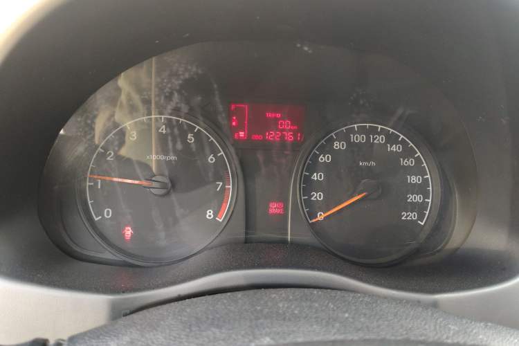 Used Hyundai Verna (older generation) 2014 1.4L Manual Smart GLS Trim Odometer Close Up