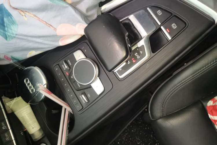 Used Audi A4L 2018 30th Anniversary Edition 40 TFSI Fashion Model
