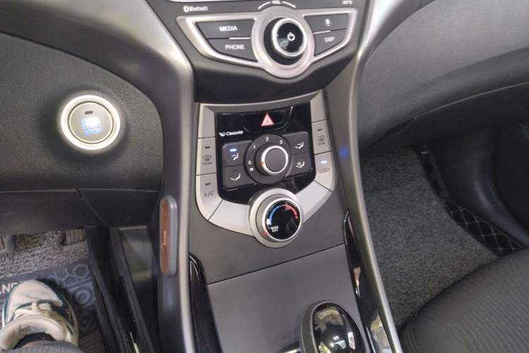 Used Hyundai Elantra (5th Generation / Langdong) 2016 1.6L Automatic Prestige Model Audio And AC Panel