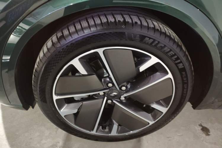 Used Li Auto L9 2025 Ultra Smart Refreshed Edition
