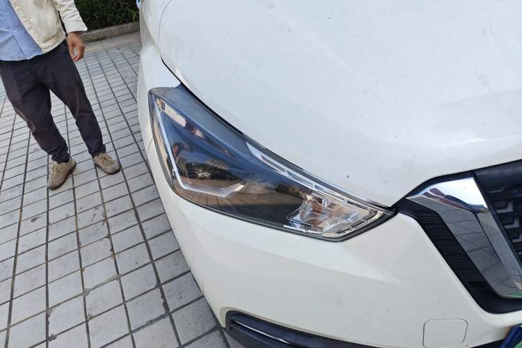 Used Nissan Kicks 2018 1.5L CVT Smart Connect Deluxe Edition
