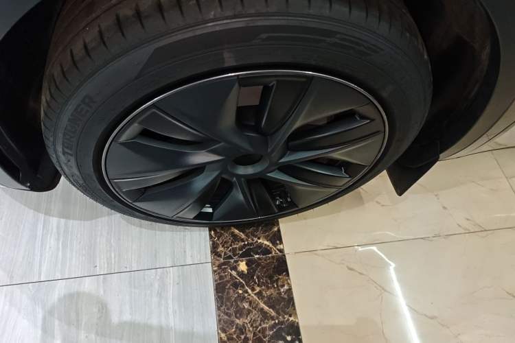 Used Tesla Model Y 2024 Long-Range All-Wheel-Drive Version