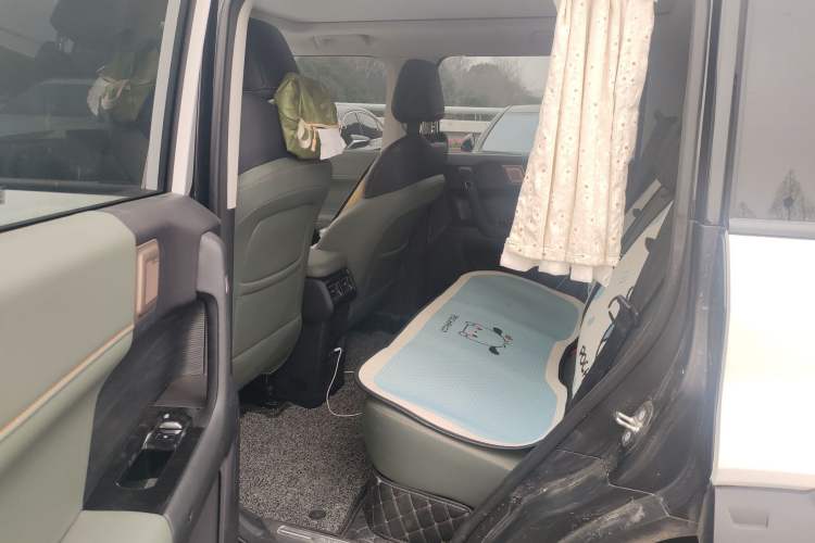 Used iCAR 03 2024 401km Two-Wheel Drive Standard Advanced Version Left Rear Seat