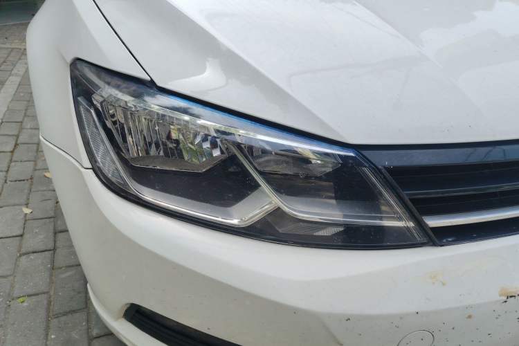 Used Volkswagen Lamando 2015 230TSI DSG Fashion Edition Right Front Headlight