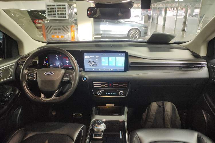 Used Ford Edge 2021 Facelifted PLUS EcoBoost 245 Two-Wheel Drive XLT 7-Seater
