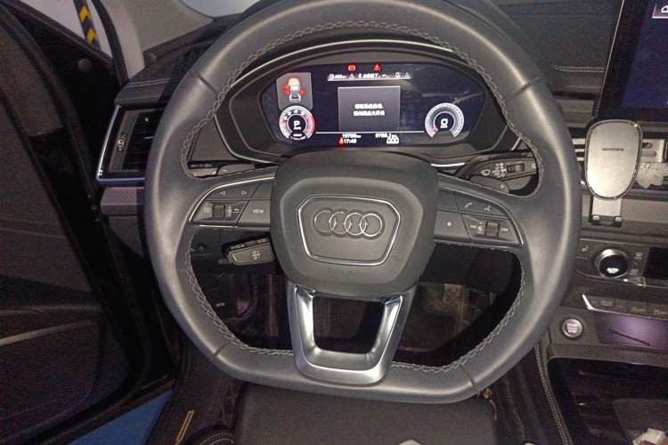 Used Audi Q5L 2022 40T Luxury Dynamic Model Steering Wheel