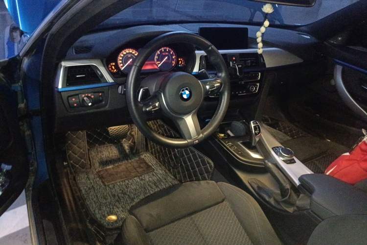 Used BMW 4 Series 2019 425i M Sport Package Interior 2