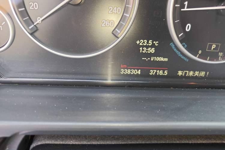 Used BMW 5 Series 2014 528Li Leading Model
