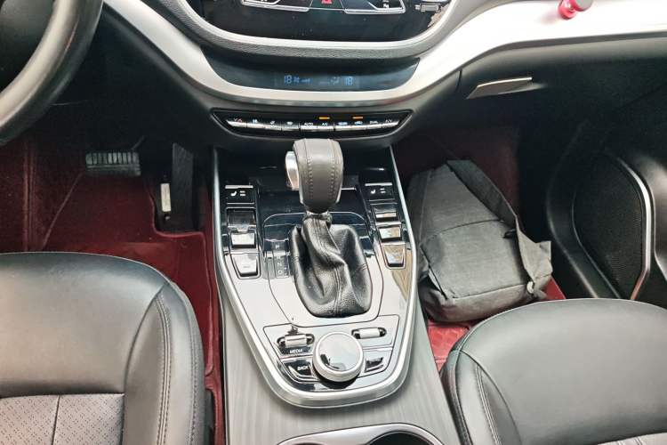 Used Soueast DX7 2018 Prime 1.8T DCT Prestige Model China V Standard Gear Lever