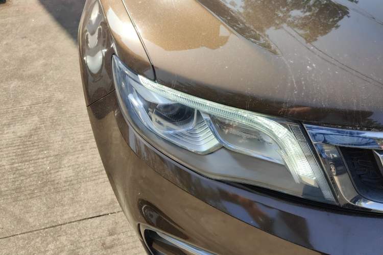 Used Geely Auto Emgrand X7 Sport 2018 1.8TD Automatic Two-Wheel Drive Smart Connect 4G Internet Edition Right Front Headlight