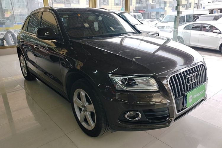 Used Audi Q5 2017 40 TFSI Ambition Edition Front Right 45 Deg
