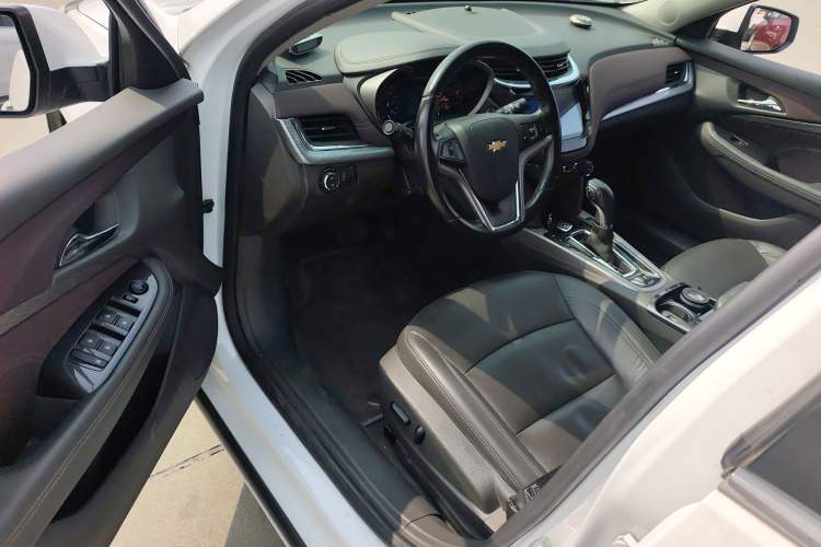 Used Chevrolet Malibu 2017 1.5T Automatic Luxury Edition Interior 3