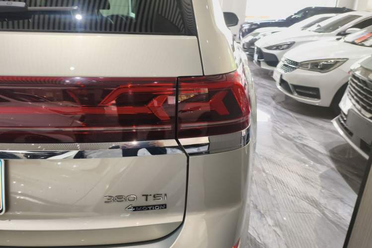 Used Volkswagen Teramont 2021 380TSI Four-Wheel Drive Prestige Flagship Edition Right Rear Taillight