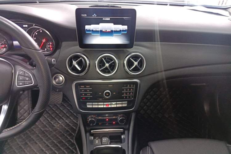 Used Mercedes-Benz GLA 2018 GLA 200 Sport Edition Audio And AC Panel