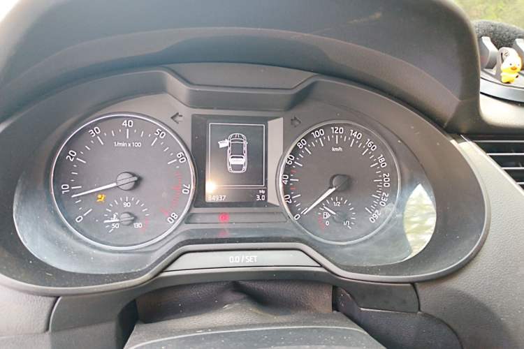 Used Skoda Octavia 2017 1.6L Automatic Smart Drive Edition Instrument Cluster