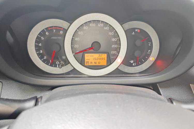 Used Toyota RAV4 2012 Luxurious 2.4L Automatic 4x4 with Stylish Features