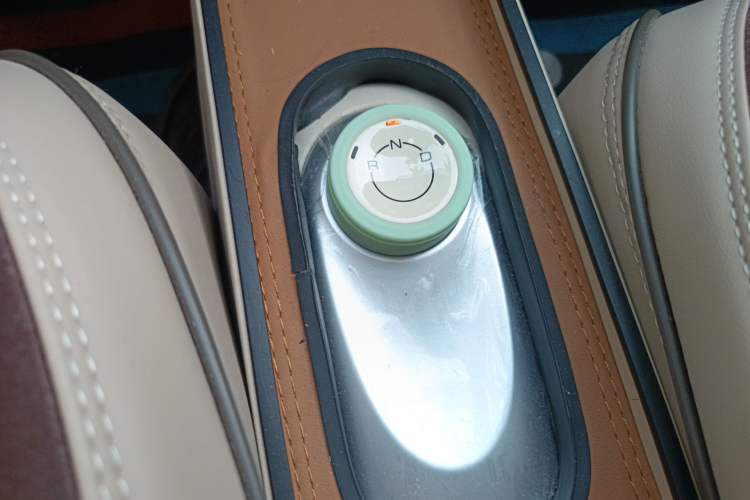 Used Wuling Hongguang MINIEV 2025 Four-Door Version Advanced Edition Gear Lever