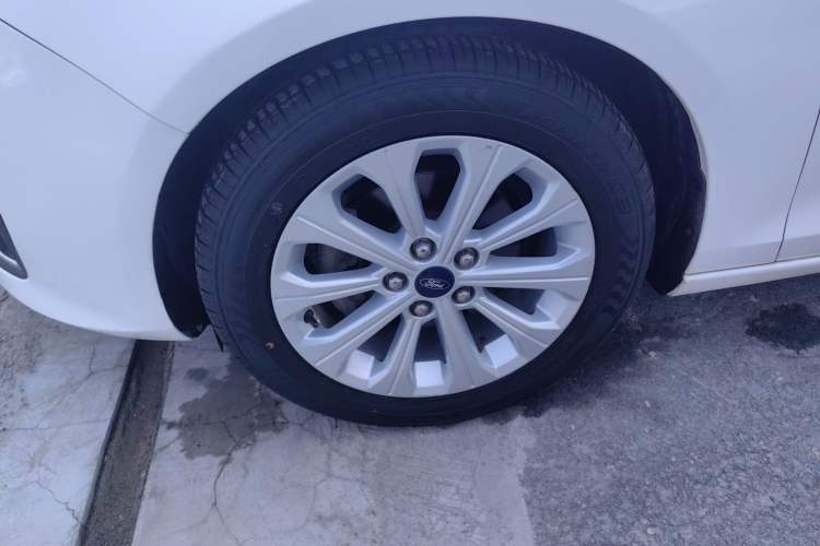 Used Ford Escort 2015 1.5L Manual Fashion Edition