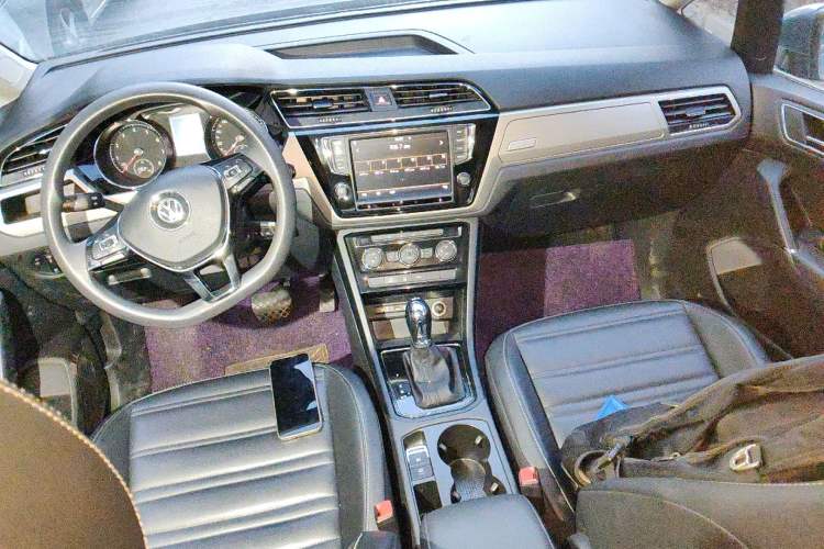 Used Volkswagen Touran 2018 Volkswagen Touran L 280TSI DSG Comfort Edition 7 Seats China V Emission Standard Center Console