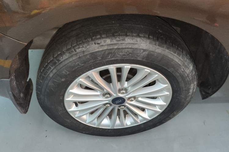 Used Ford Escort 2017 Revised Version 1.5L Automatic Comfort Edition Right Rear Wheel Hub