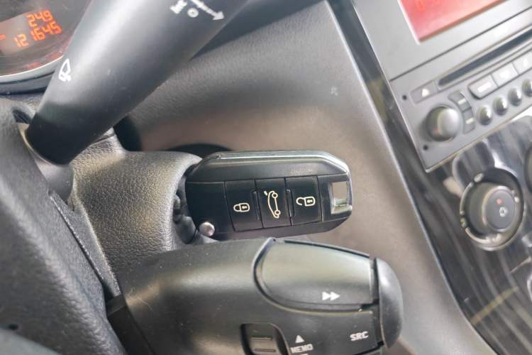 Used Peugeot 3008 2015 1.6THP Automatic Classic Edition Vehicle Key