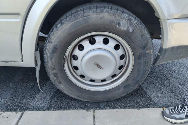 Used JMC Transit  Right Front Wheel Hub