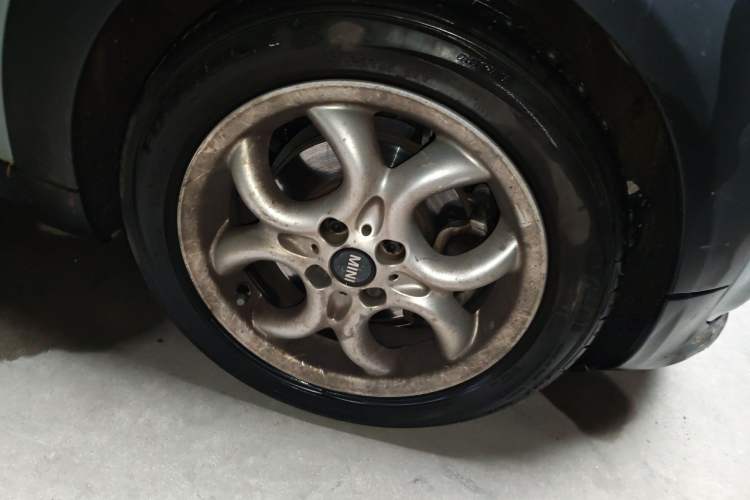 Used MINI 2011 1.6L COOPER Fun Right Front Wheel Hub