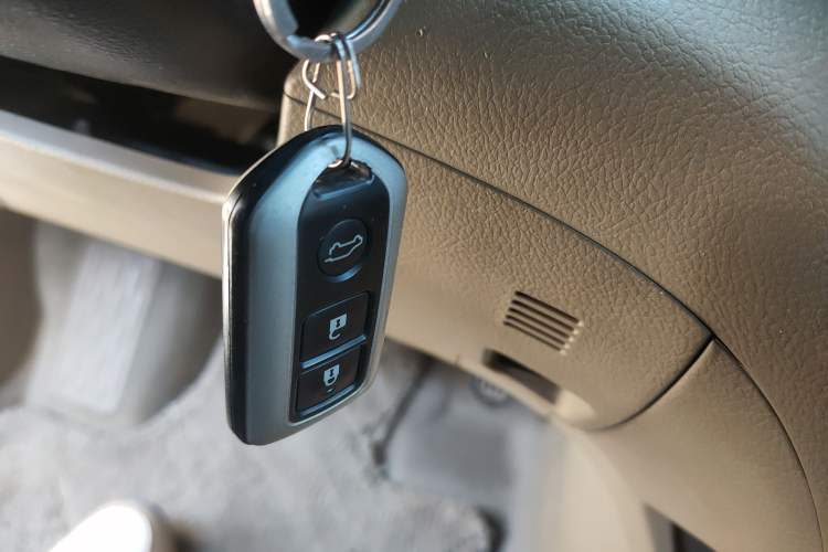 Used Toyota Highlander 2011 2.7L Two-Wheel Drive 7-Seater Luxury Edition