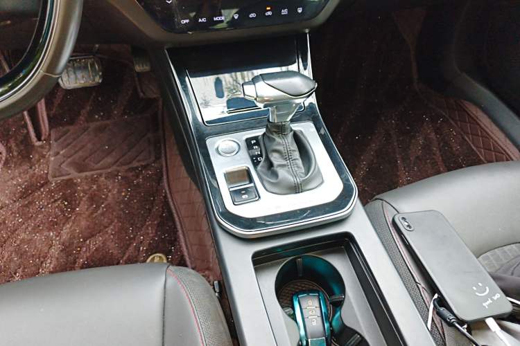 Used Dongfeng Aeolus Yixuan 2020 230T Automatic Xuan Yue Track Edition Gear Lever