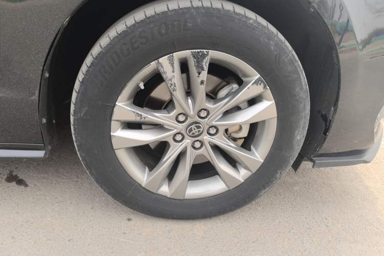 Used Toyota SIENNA 2021 2.5L Hybrid Ultimate Edition Right Front Wheel Hub