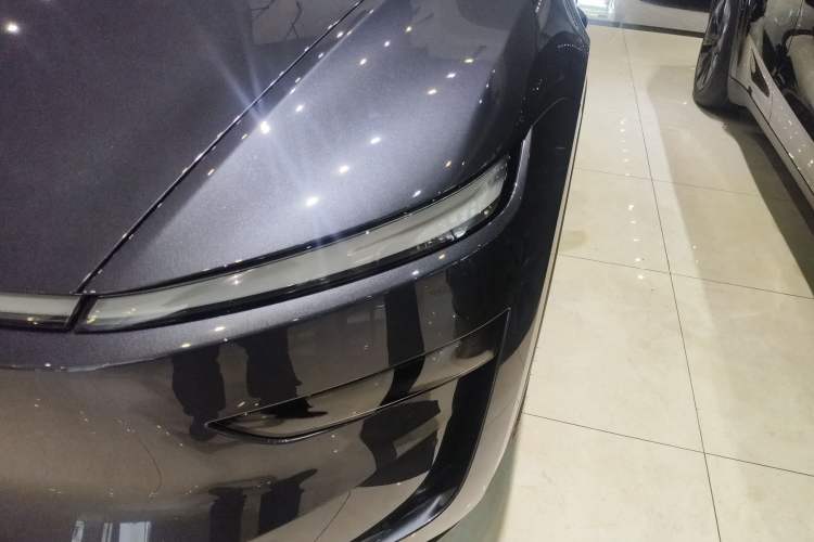 Used Tesla Model Y 2025 Long-Range All-Wheel-Drive Version
