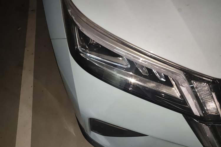 Used Wuling Asta 2021 1.5T CVT Star曜 Edition Right Front Headlight