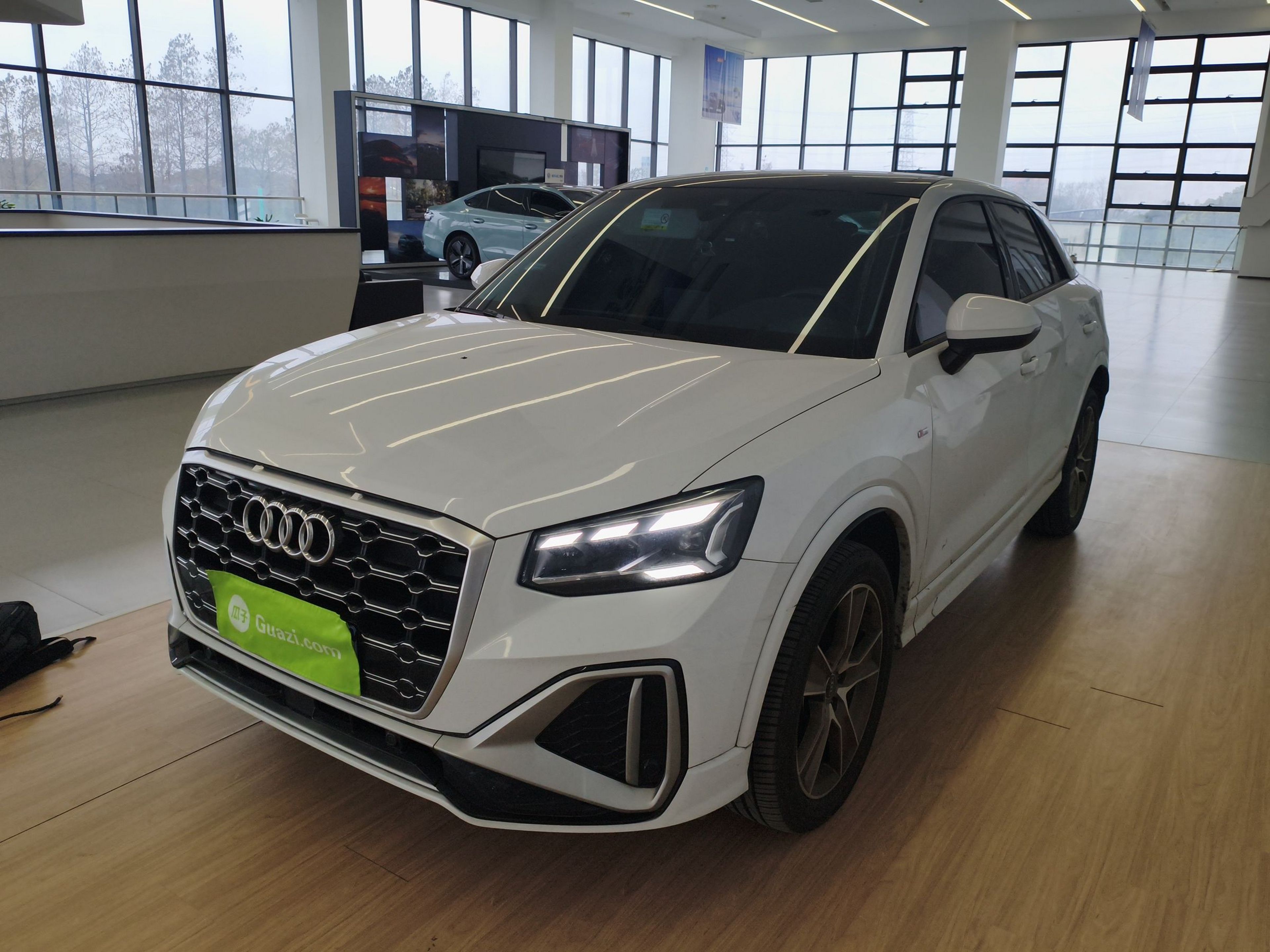 Под передней частью автомобиля