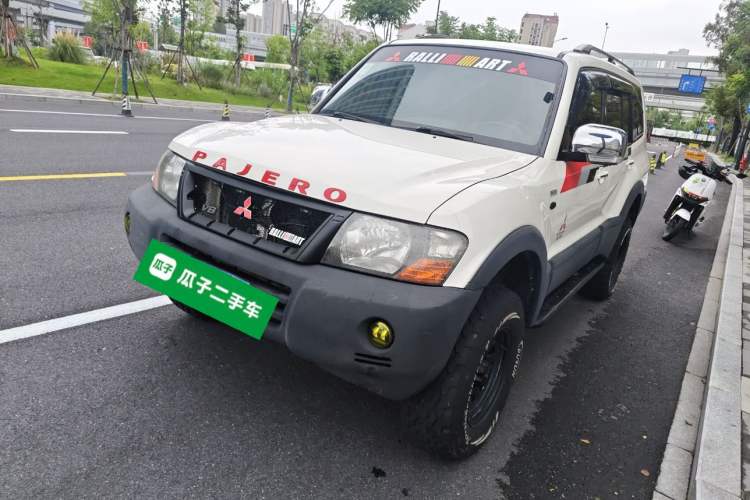 Used Mitsubishi Pajero 2011 V73 3.0L AT GLX