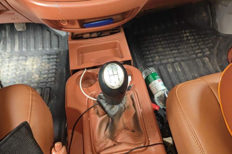 Used FORTHING Lingzhi 2013 M3 1.6L 7-Seater Comfort Model Gear Lever